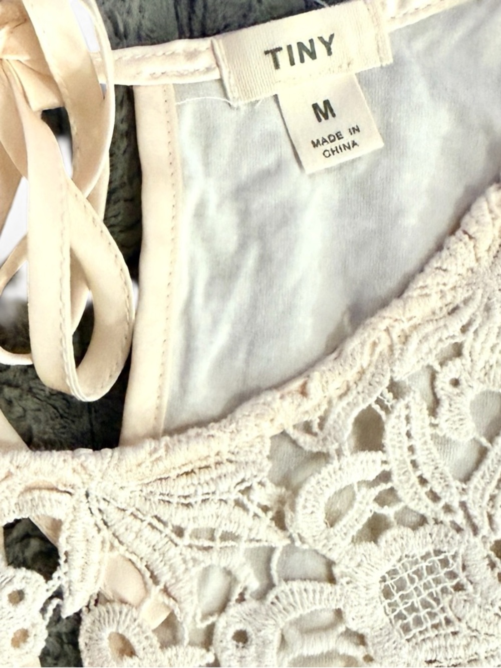 Anthropologie Ivory Floral Crochet Peplum Camisole - Picture 5 of 7